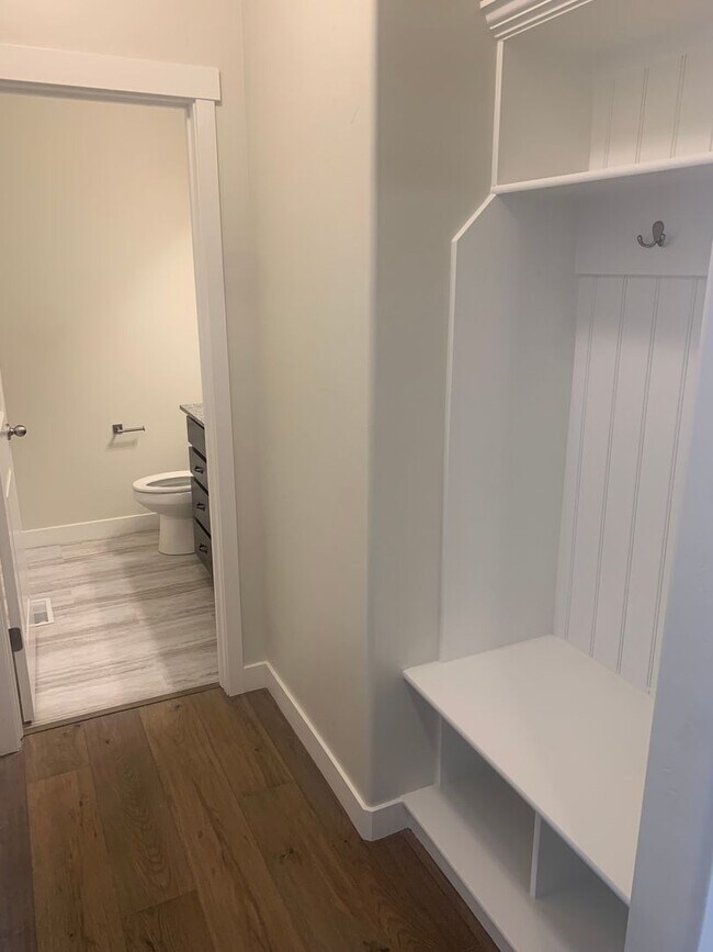 Foto del edificio - 6 Brand New Townhomes