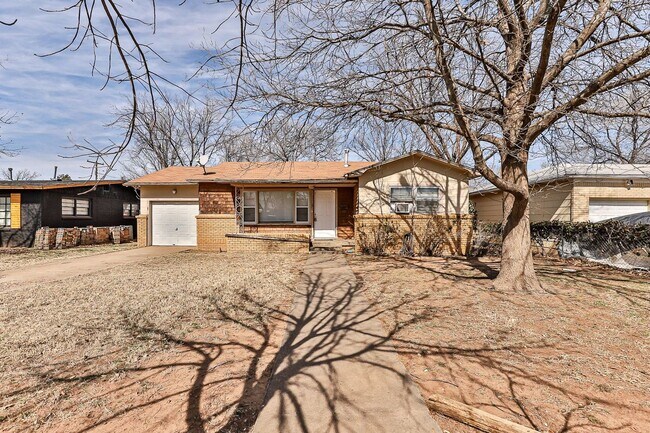 Building Photo - 3 Bedroom Home for under $1000