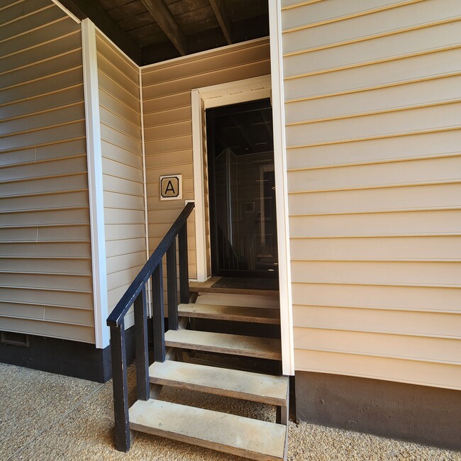 Building Photo - 2301 Flagstone Ct