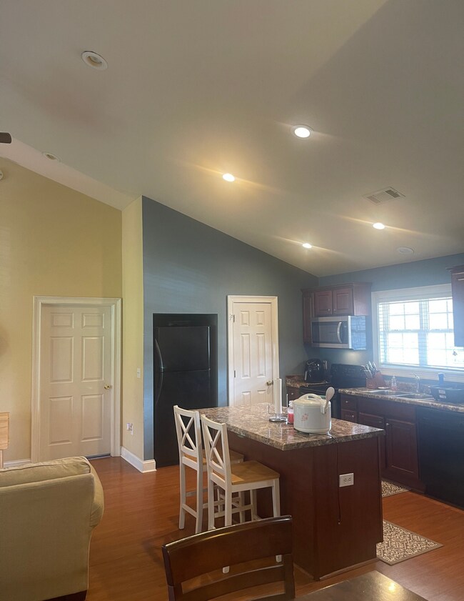 Foto del edificio - 802 W Longleaf Dr