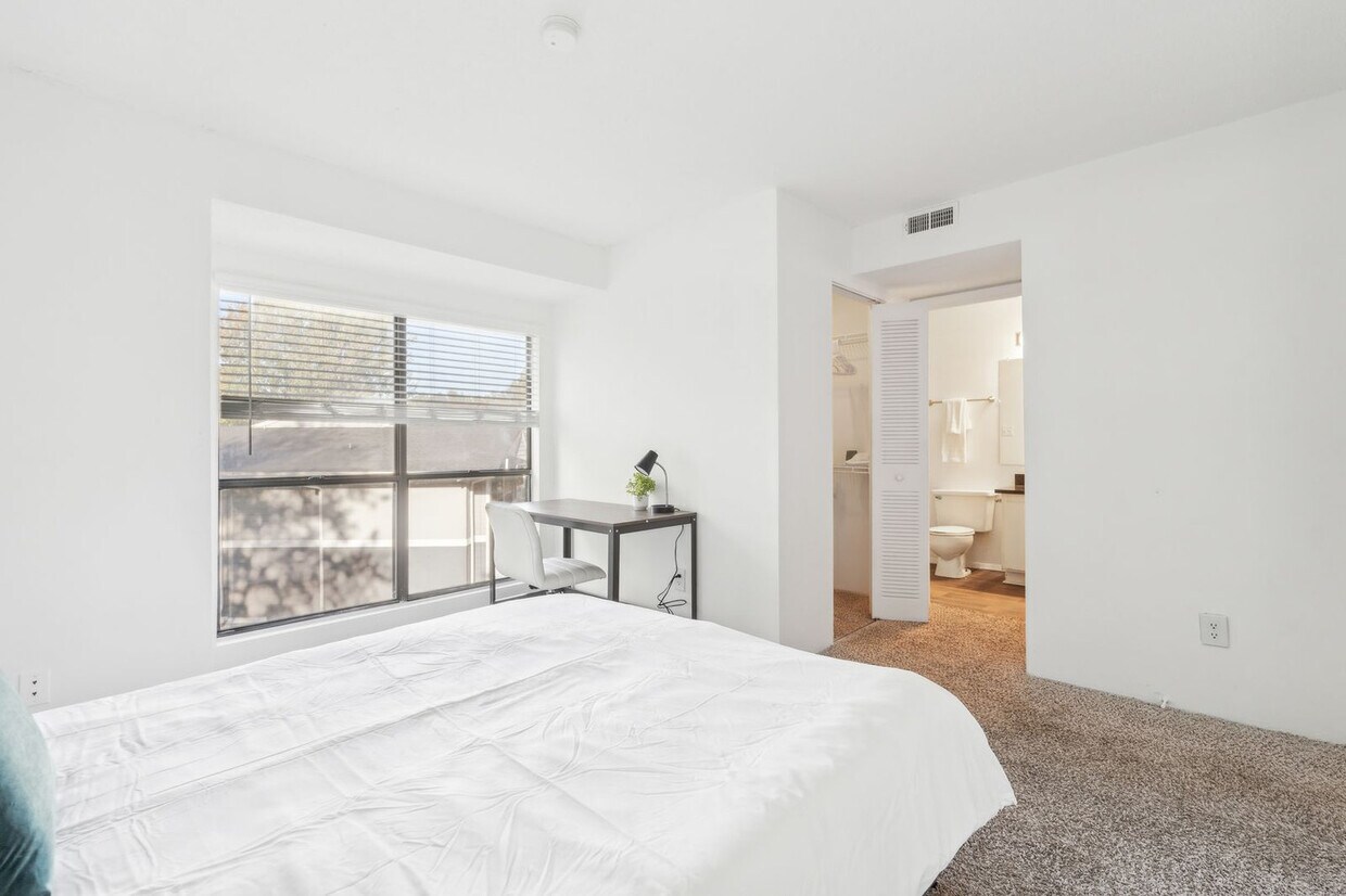 Foto del edificio - 3000 Northwood Dr