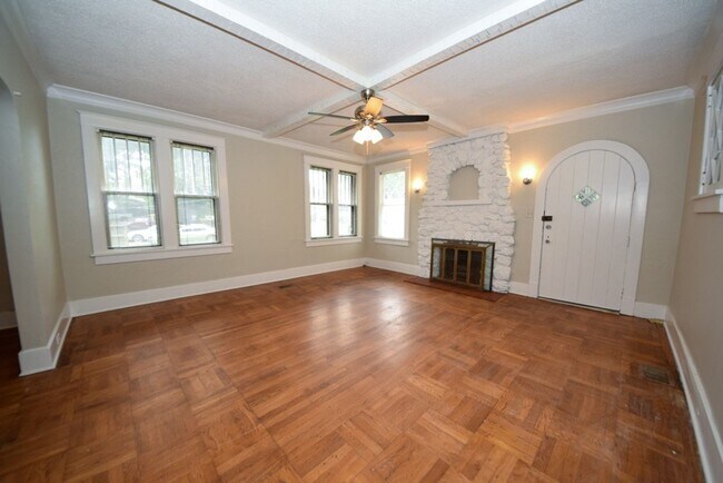 Building Photo - Adorable updated 2 bath, 1 bed home near R...