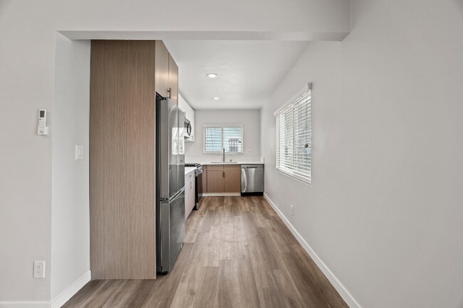Foto del edificio - 1358 W 36th St