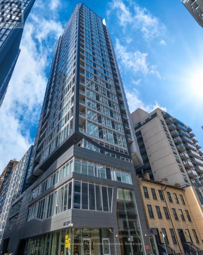 Building Photo - 68 Shuter St