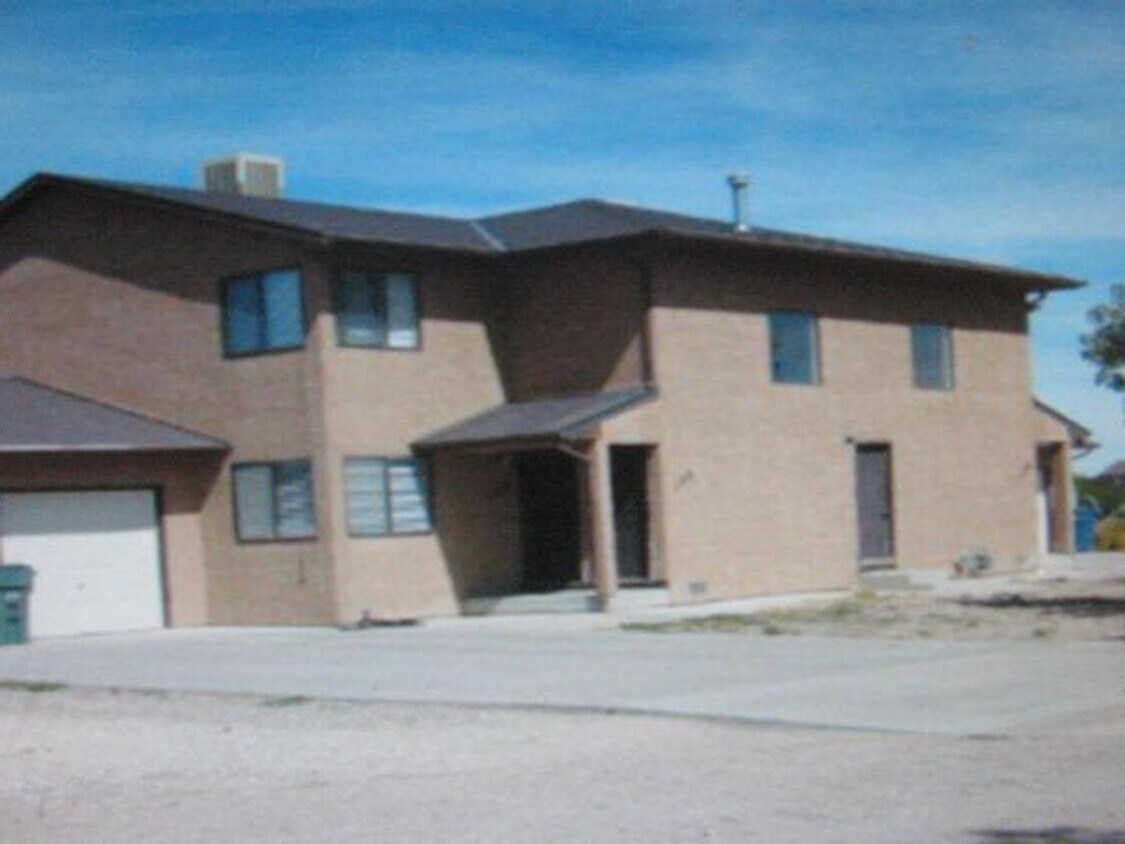 Foto principal - 127 W Cokedale Dr