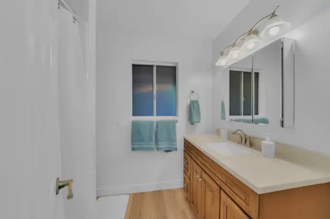 Building Photo - 302 Avenida Del Mar