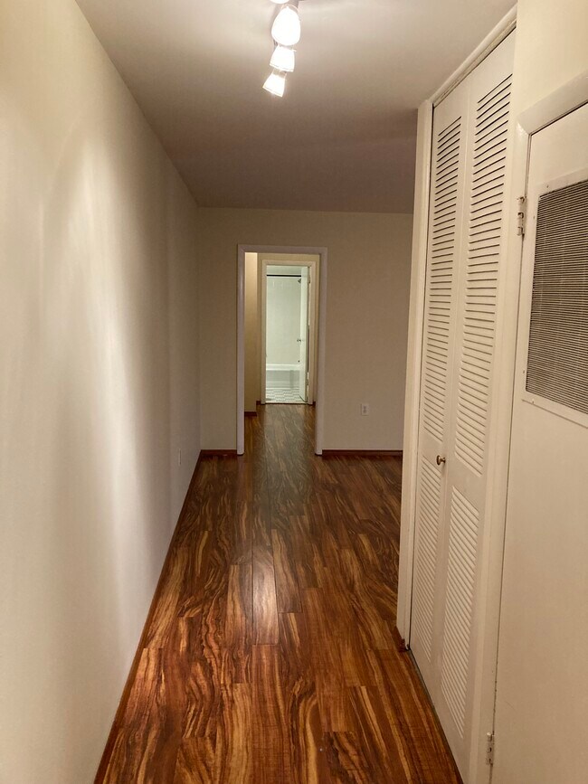 Hallway - 10601 Weymouth St