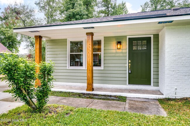 Building Photo - 114 Candlewood Dr