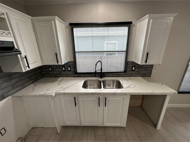 Foto del edificio - 11935 Greensbrook Forest Dr