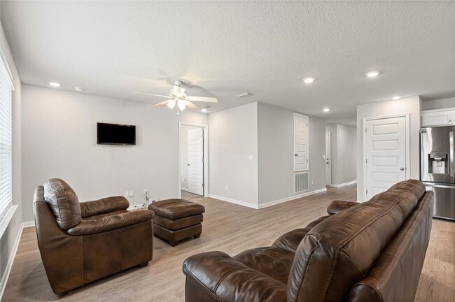 Building Photo - 2599 Cedarwood St