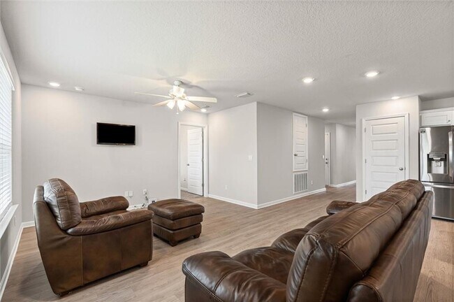 Foto del edificio - 2599 Cedarwood St