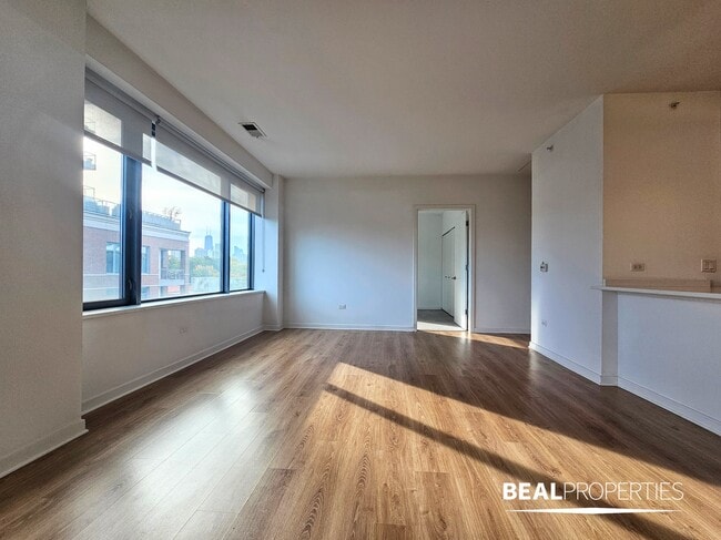 Foto del edificio - 548 W Webster Ave