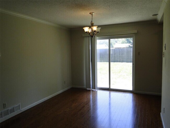 Foto del edificio - 915 Wayside Way