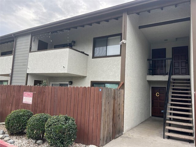Building Photo - 1214 Huntington Dr