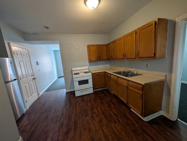 Building Photo - 56 Elm St