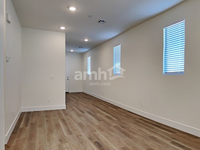 Foto del edificio - 854 English Primrose St