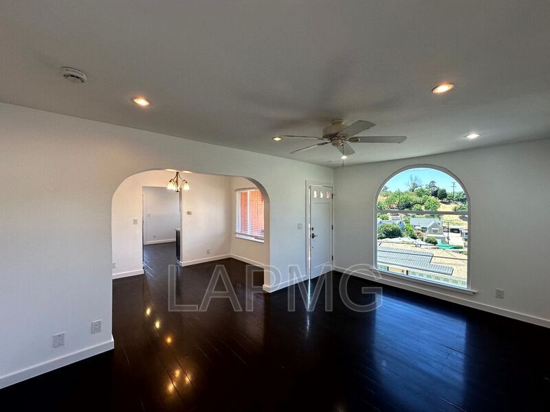 Primary Photo - 5036 Ladd Ave.