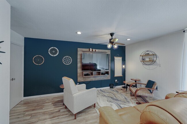 Building Photo - 12500 Melville Dr