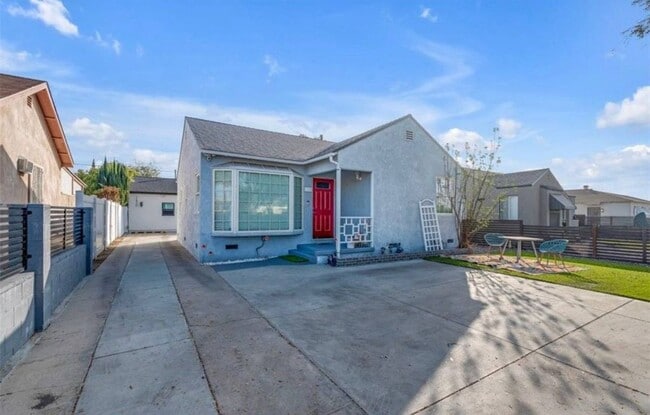 Building Photo - 7418 Farmdale Ave