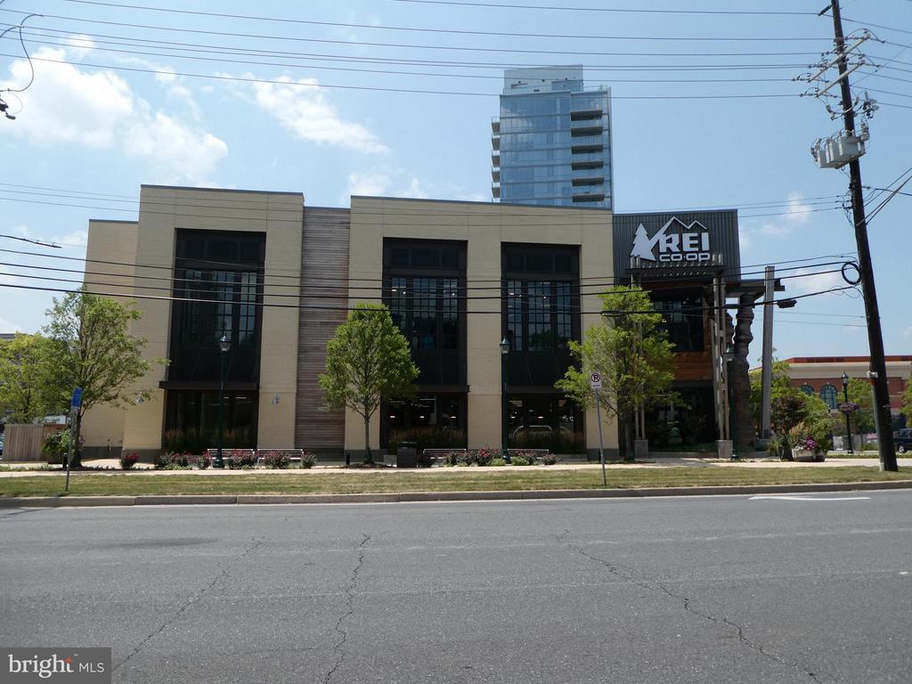 11801 Rockville Pike Unit 914, Rockville, MD 20852 Room for Rent