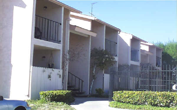 Building Photo - Colony Square Apartments
