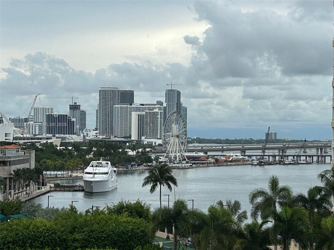 Primary Photo - 540 Brickell Key Dr
