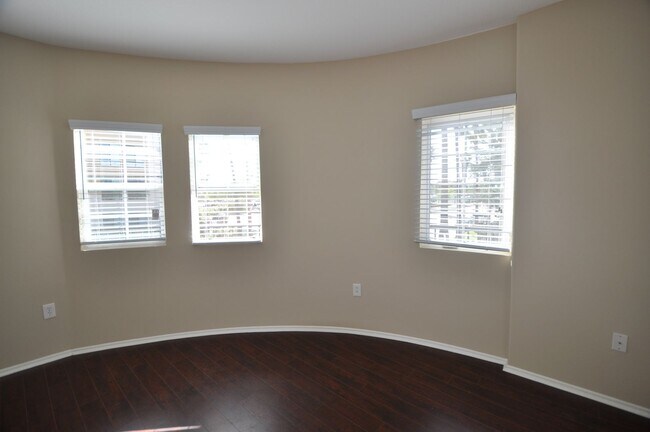Building Photo - 5500