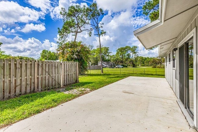 Building Photo - 5528 Avocado Blvd