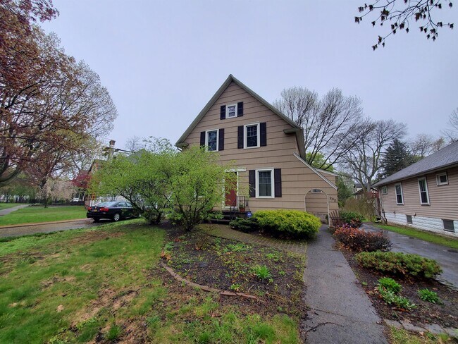 Building Photo - 202 Arbordale Ave