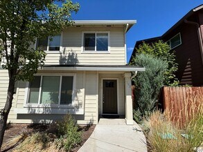Building Photo - 792 NE Copperleaf Loop