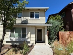 Building Photo - 792 NE Copperleaf Loop