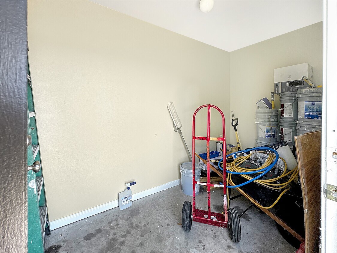 Foto del edificio - 7426 Blue Jay Dr