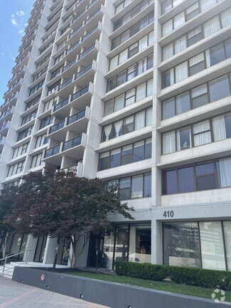 Building Photo - 450 E 7th St