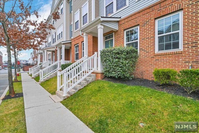 Building Photo - 10 Wesmont Drive