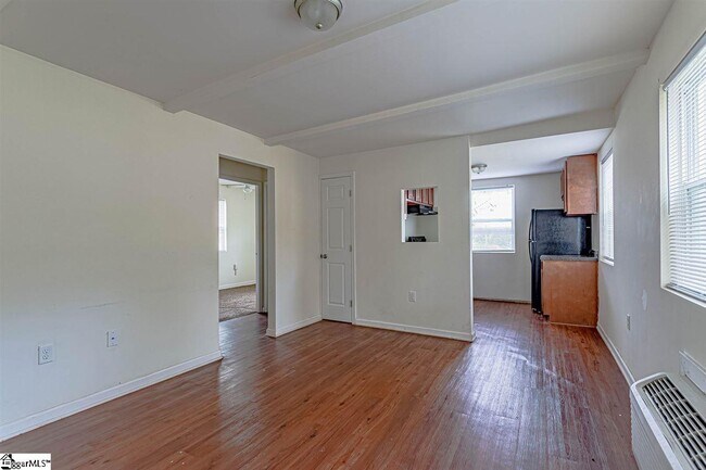 Building Photo - 201 Chandler Dr