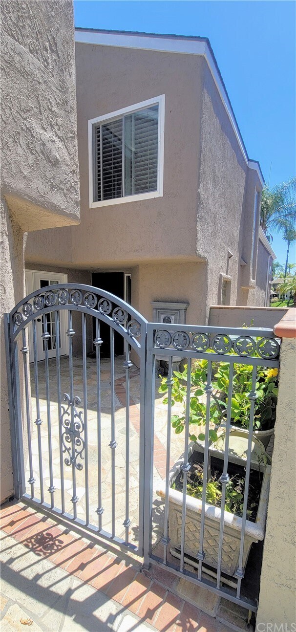 Foto del edificio - 22536 Lake Forest Ln