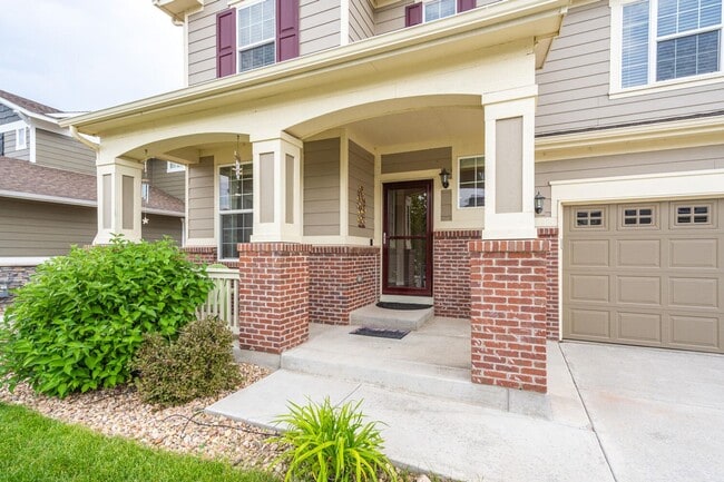 Building Photo - Bright, Spacious & Full of Charm Inside an...