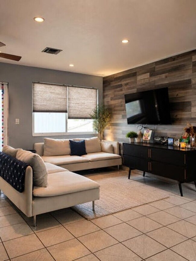 Foto del edificio - 101 SW 64th Ave
