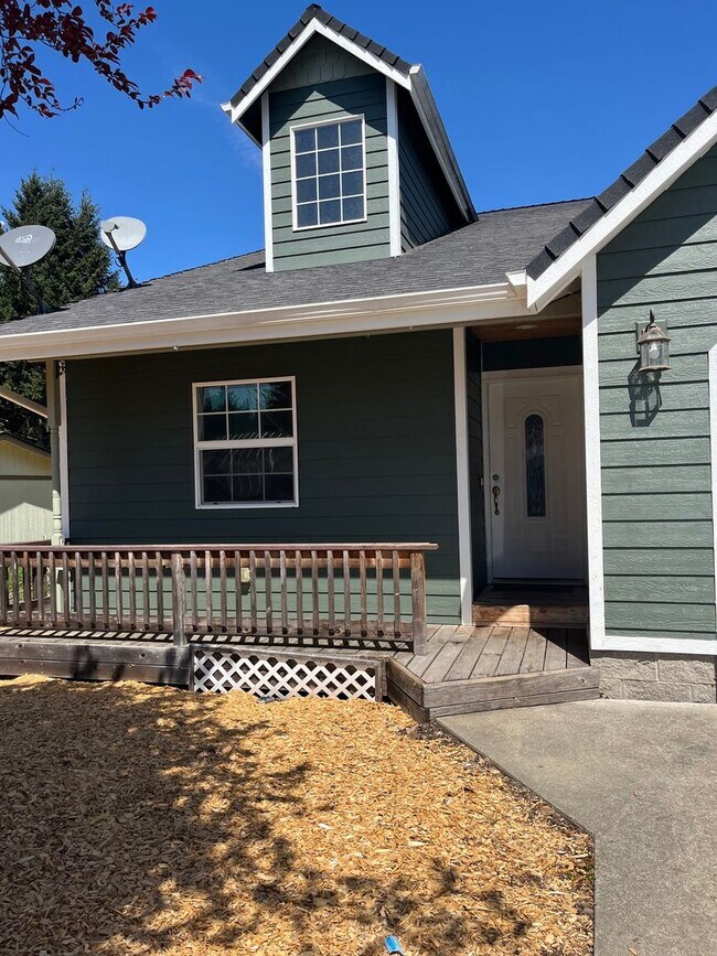 Foto del edificio - 3 bed / 2 bath Duplex