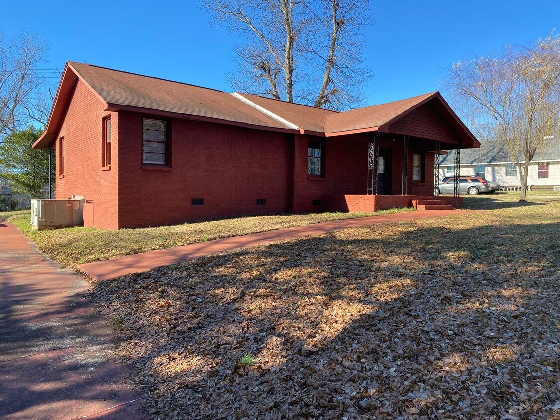 Primary Photo - Home near Gadsden State.