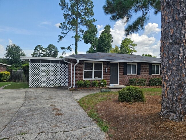 Building Photo - 1422 Ridgewood Dr
