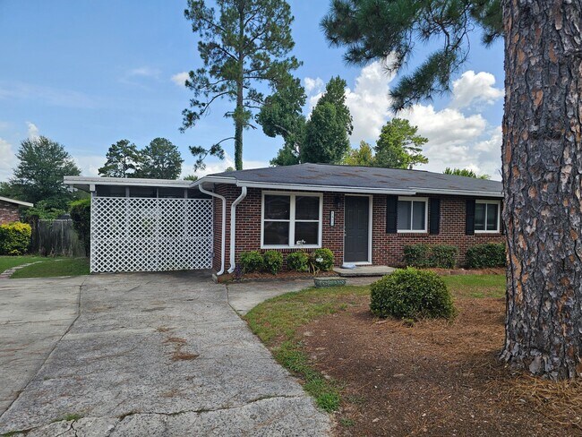 Foto del edificio - 1422 Ridgewood Dr