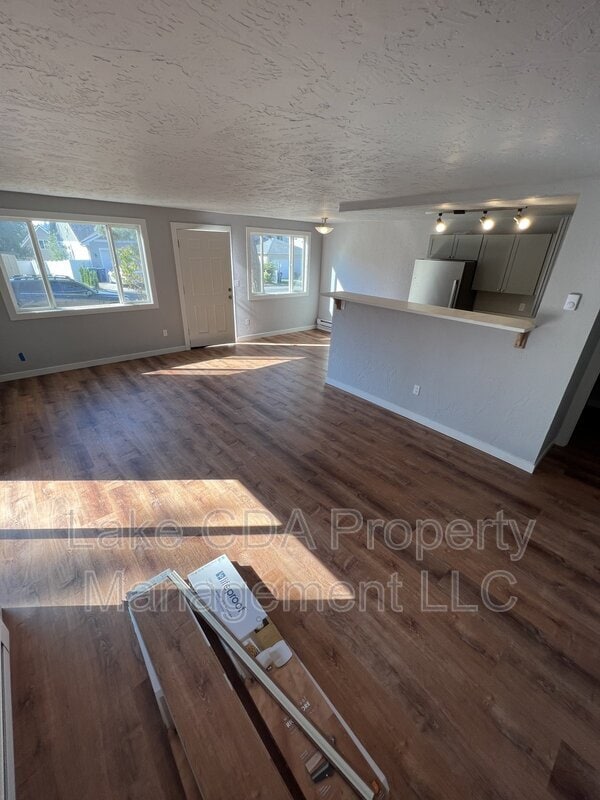 Building Photo - 1419 E Stiner Ave