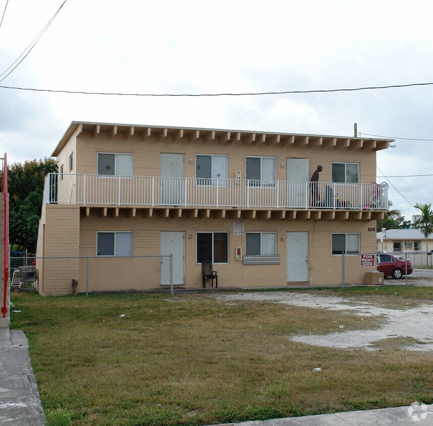 Building Photo - 515 SW 3rd Ave