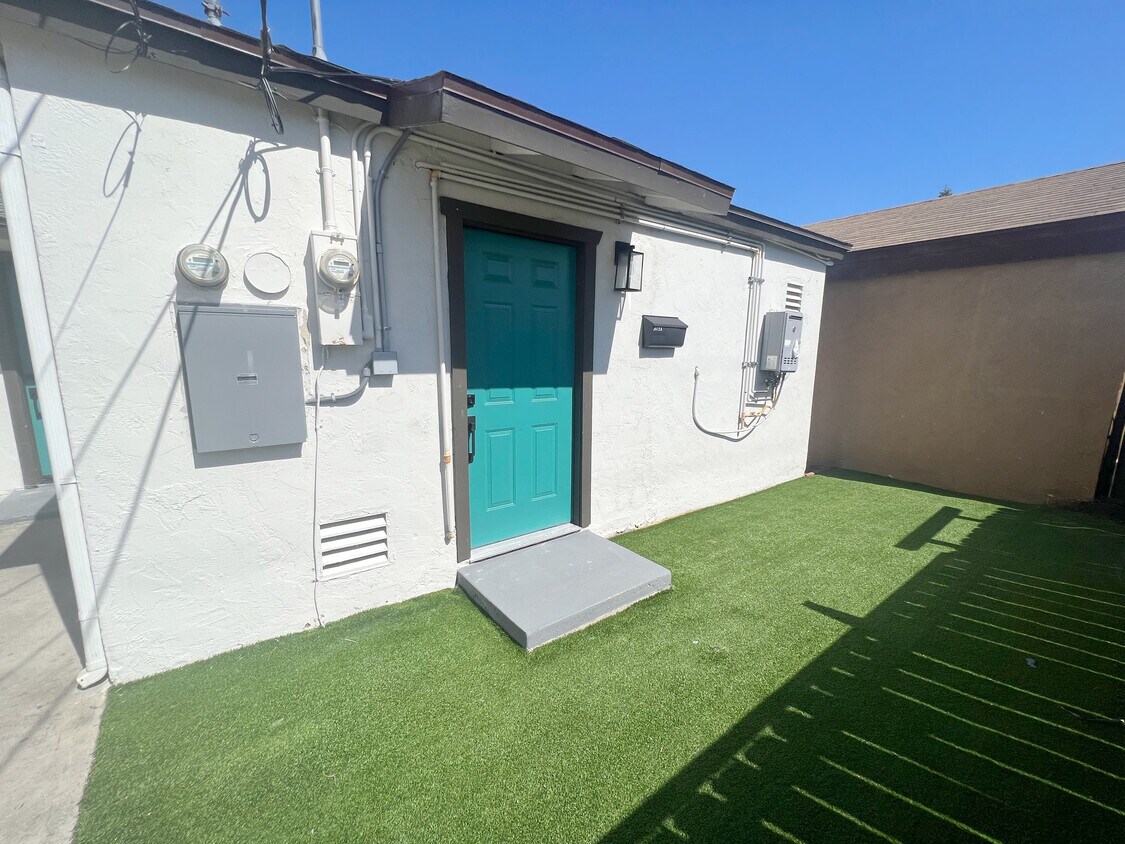 Foto principal - 3572 Nile St