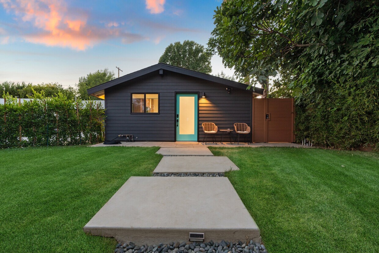 Foto principal - 6437 Oakdale Ave