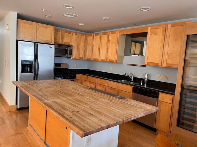 Building Photo - 333 W Mifflin St