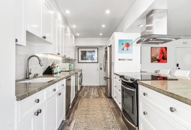 KITCHEN - 1015 N Kings Rd