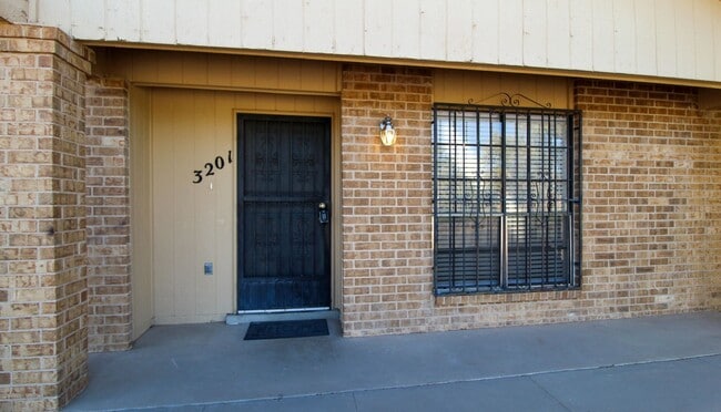 Building Photo - 3201 Fierro Dr