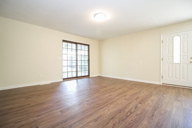 Foto del edificio - 6038 Edgedale Cir